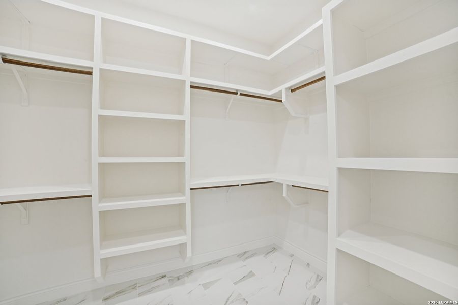 Spacious, unfurnished interior of a new home in , Natalia (Image 31).
