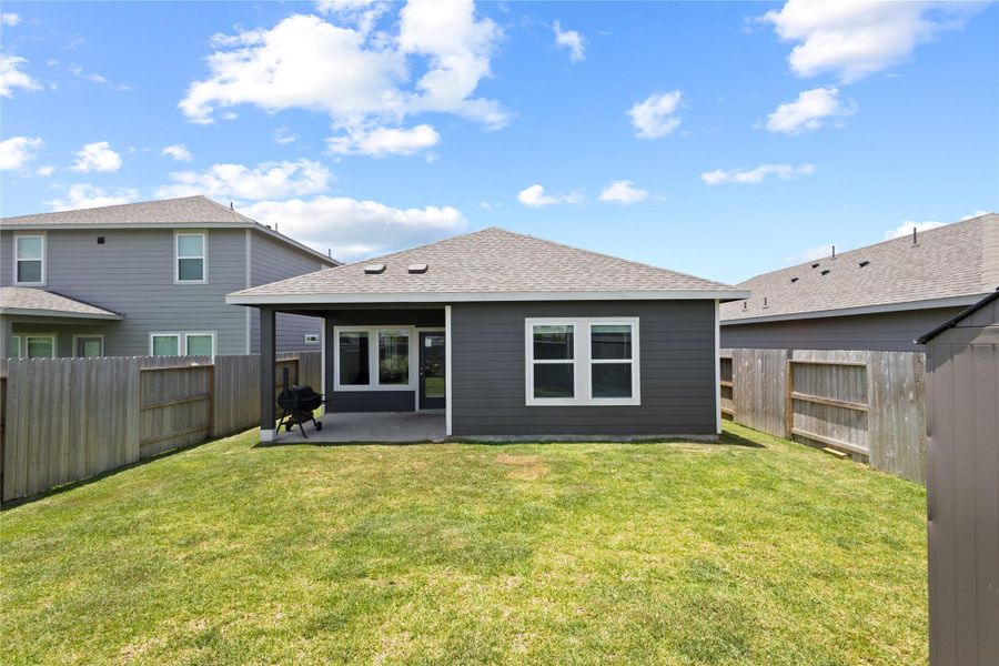 Exterior details and patio area of a home in Sundance Cove - Traditional Series, Crosby (Image 4).