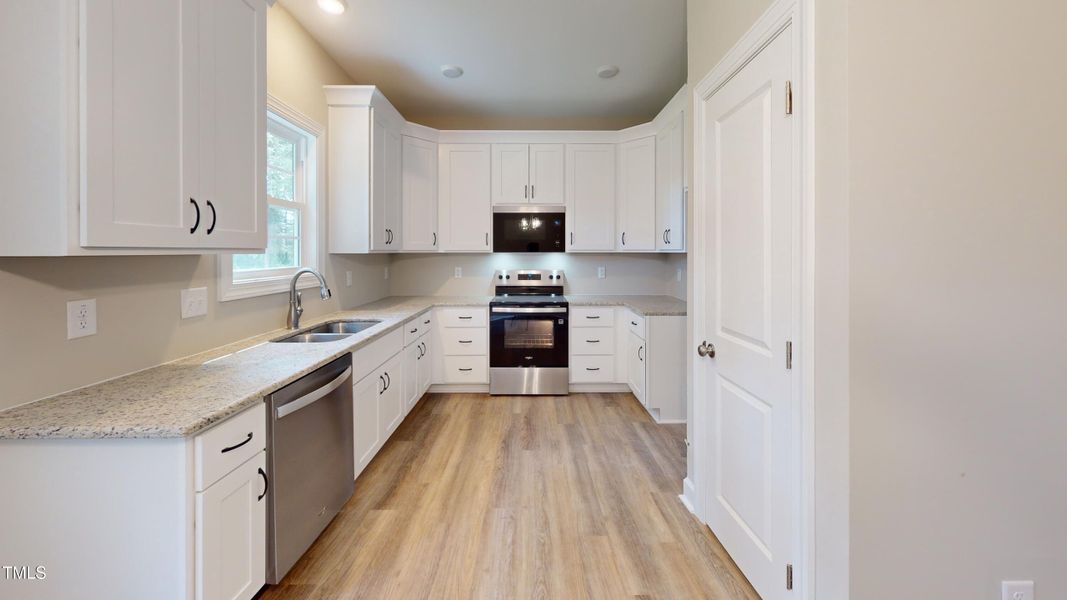 Kitchen (1) Kitchen (1)