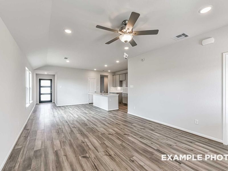Spacious, unfurnished interior of a new home in River Ranch Meadows, Dayton (Image 14).