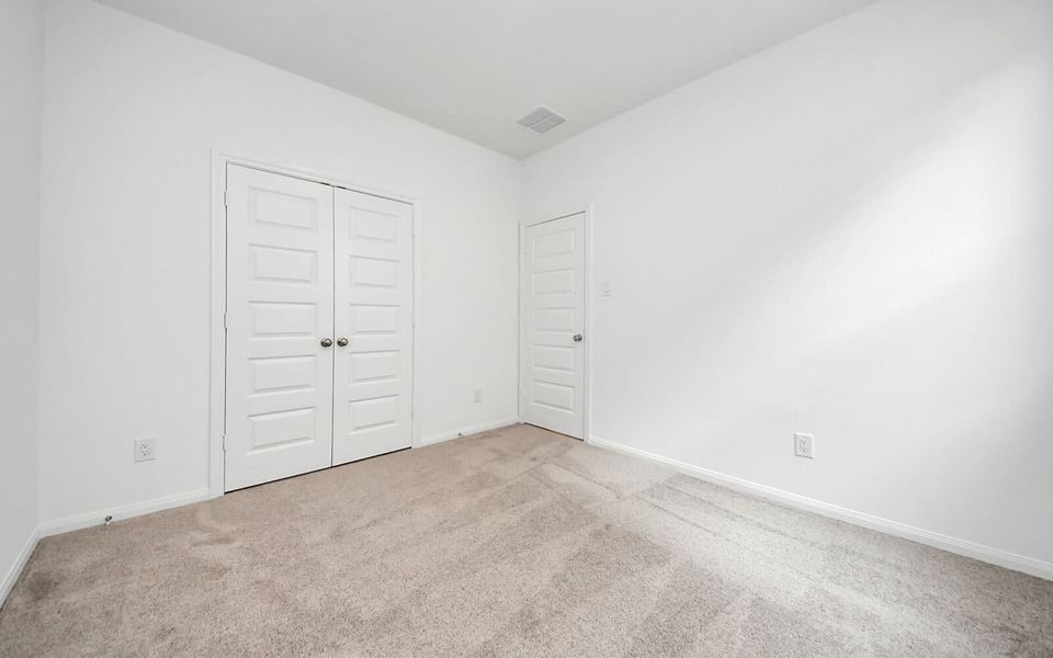 Spacious, unfurnished interior of a new home in Elyson, Katy (Image 7).