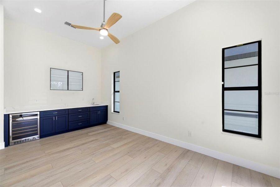 Spacious, unfurnished interior of a new home in , St. Petersburg (Image 41).