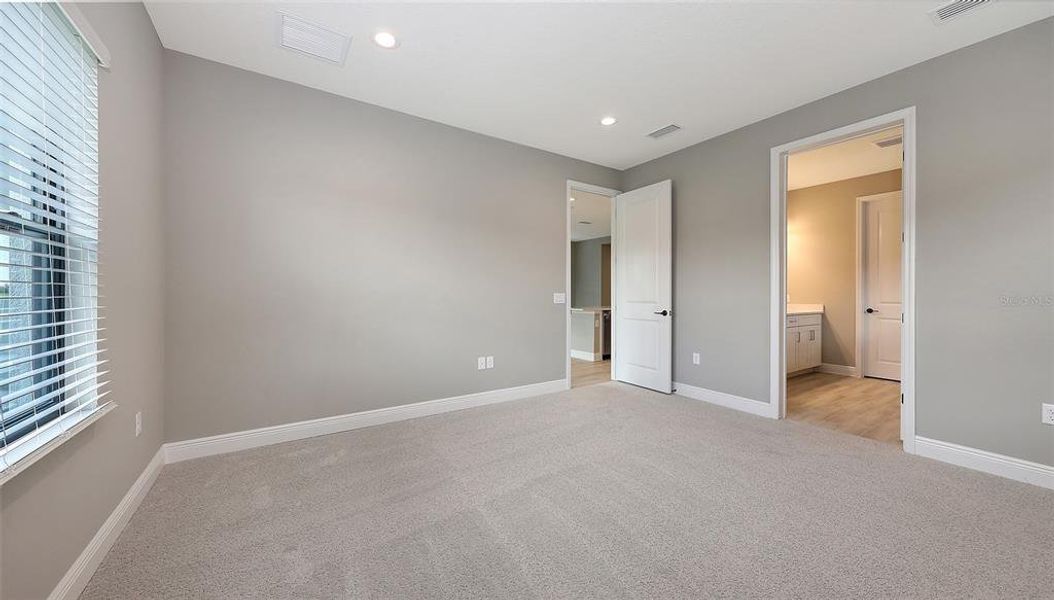 Spacious, unfurnished interior of a new home in Palm Grove, Lakewood Ranch (Image 27).