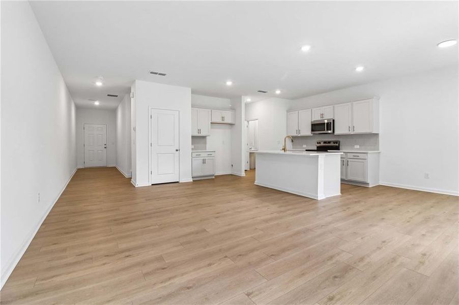 Spacious, unfurnished interior of a new home in Langston Reserve, Cartersville (Image 29).