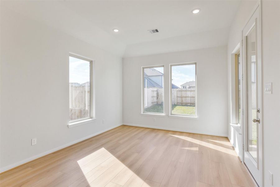 Spacious, unfurnished interior of a new home in Stone Creek Ranch, Hockley (Image 26).