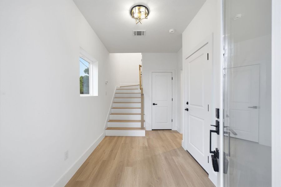 Spacious, unfurnished interior of a new home in , Houston (Image 44).