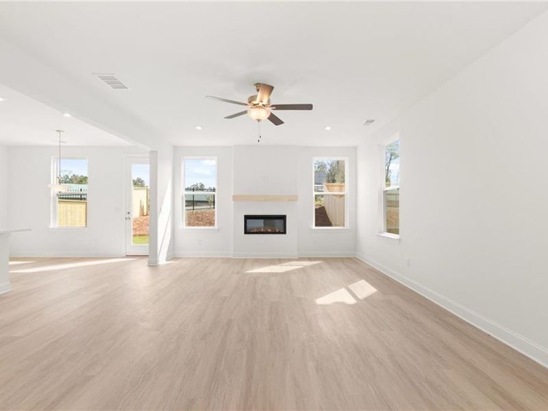 Spacious, unfurnished interior of a new home in The Village at Shallowford, Kennesaw (Image 11).