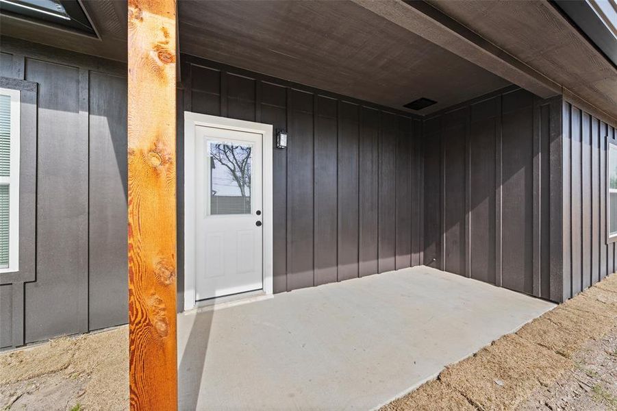 Exterior details and patio area of a home in , Waco (Image 4).