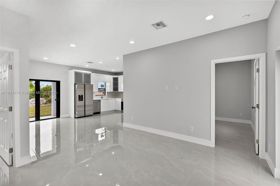 Spacious, unfurnished interior of a new home in , Lehigh Acres (Image 37).