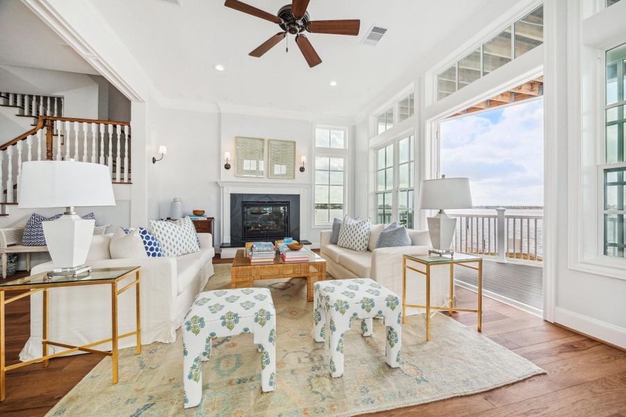 Beautiful open floor plan with expansive views of Clear Lake. Perfect for entertaining! Beautiful open floor plan with expansive views of Clear Lake. Perfect for entertaining!