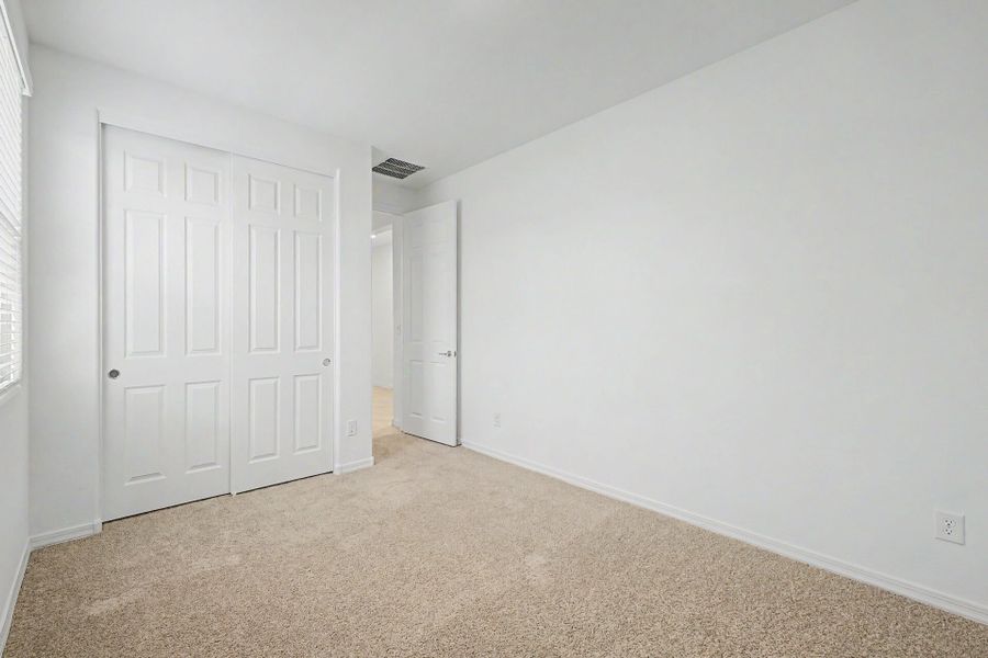 Spacious, unfurnished interior of a new home in Tyler Ranch, Buckeye (Image 14).