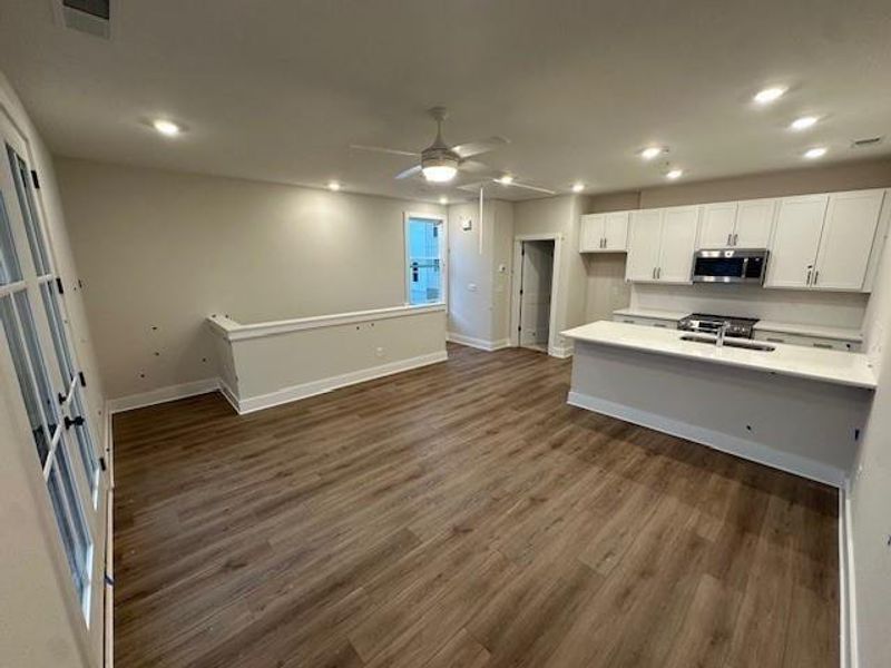 Spacious, unfurnished interior of a new home in , Atlanta (Image 8).