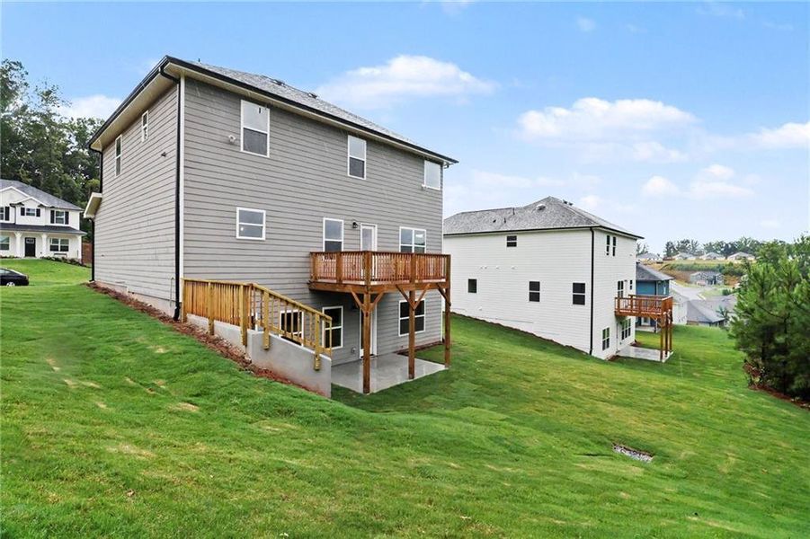 Exterior details and patio area of a home in Thunder Ridge, Dawsonville (Image 33).