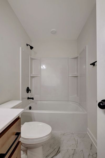 Bright and Modern Secondary Bathroom