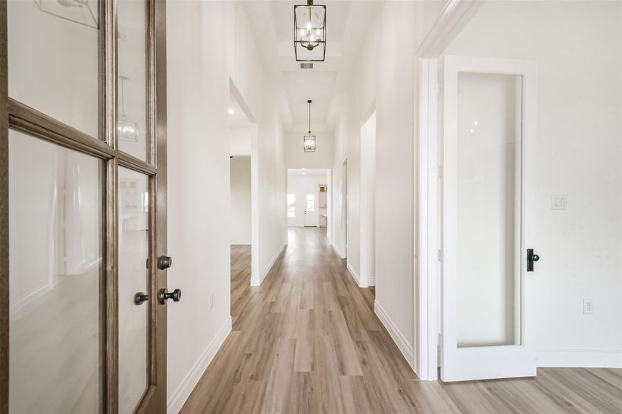 Spacious, unfurnished interior of a new home in , Angleton (Image 16).