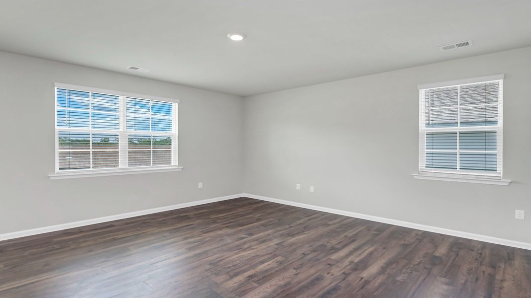 Spacious, unfurnished interior of a new home in Livingston Woods, Irmo (Image 16).