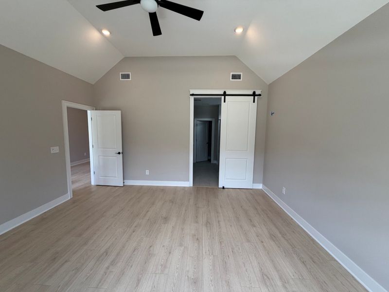 Spacious, unfurnished interior of a new home in Bluebird Hollow at Autumn Ridge, Spring Hill (Image 12).