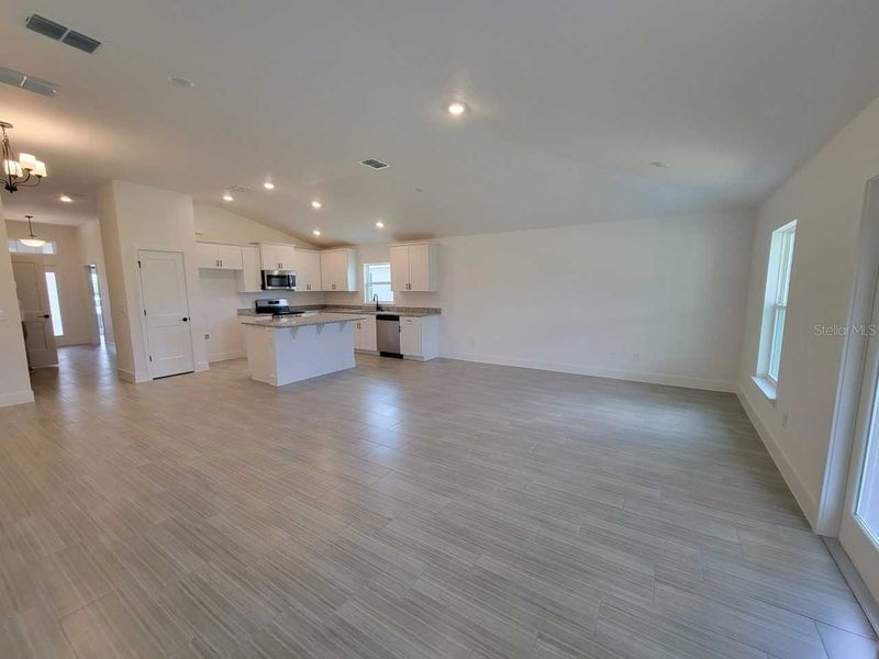 Spacious, unfurnished interior of a new home in Ocala Crossings South, Ocala (Image 11).