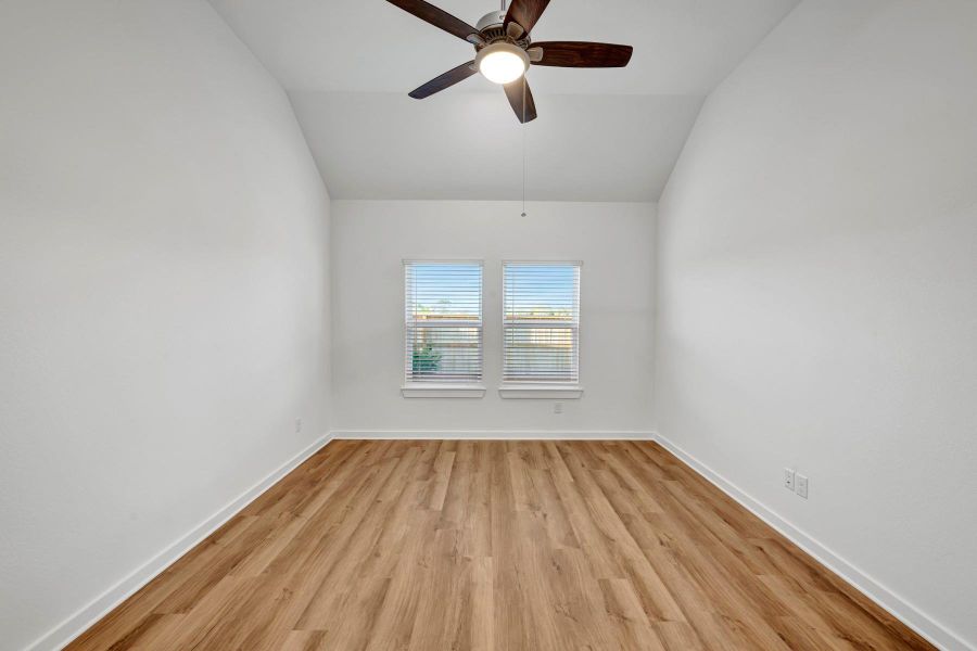 Spacious, unfurnished interior of a new home in Ambrose, La Marque (Image 18).