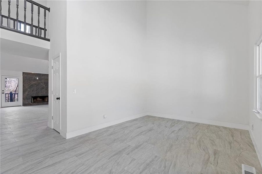 Spacious, unfurnished interior of a new home in , Gainesville (Image 22).