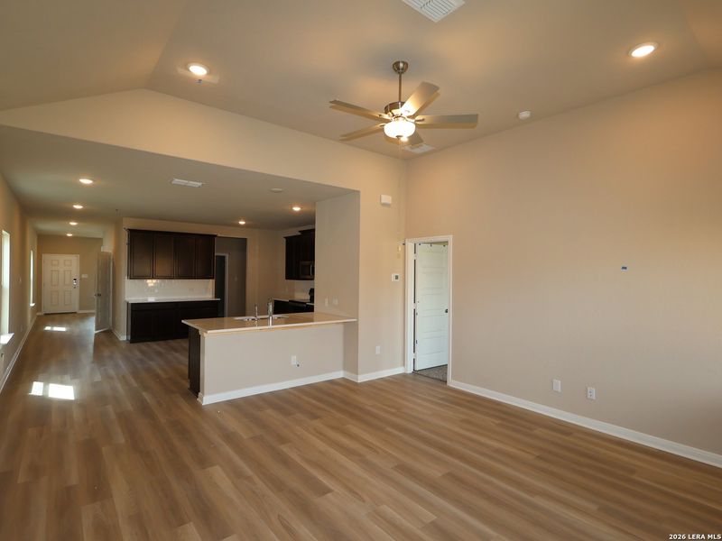 Spacious, unfurnished interior of a new home in Park Place, New Braunfels (Image 24).