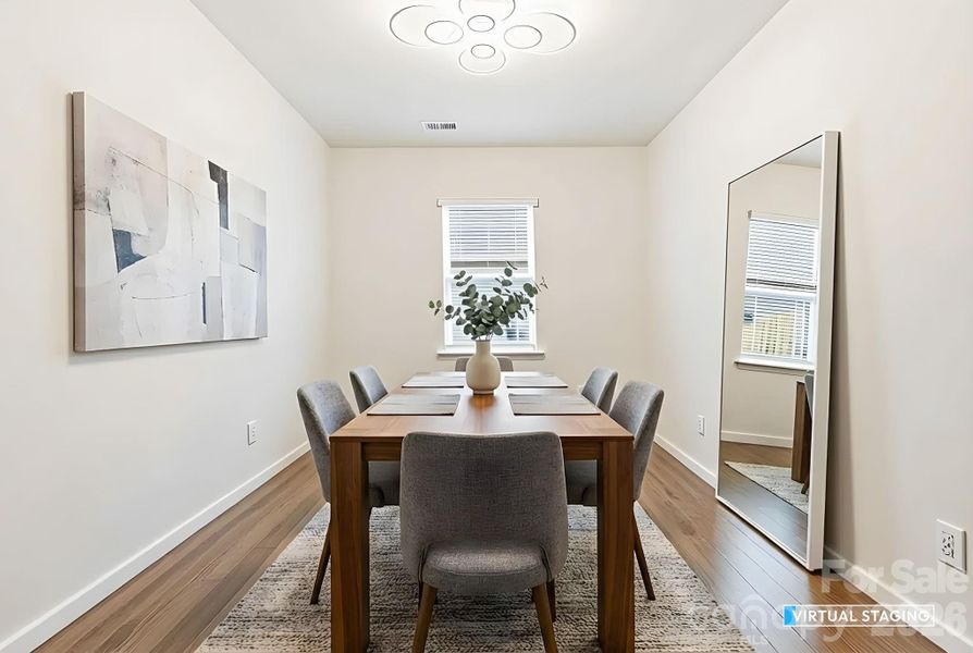 Beautiful Dining Room (Virtually Staged)