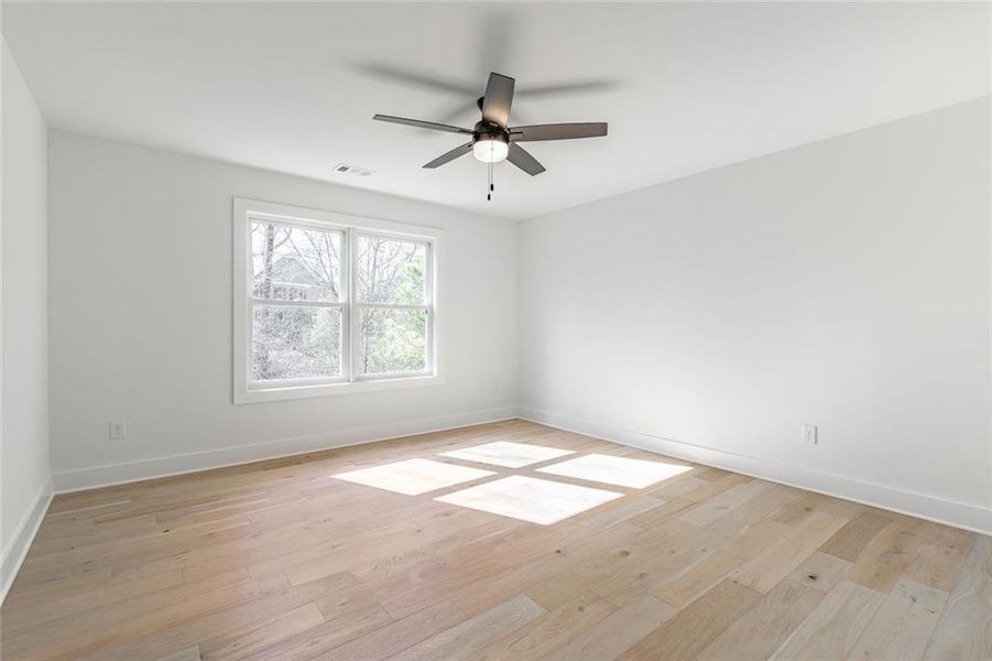 Spacious, unfurnished interior of a new home in , Gainesville (Image 38).