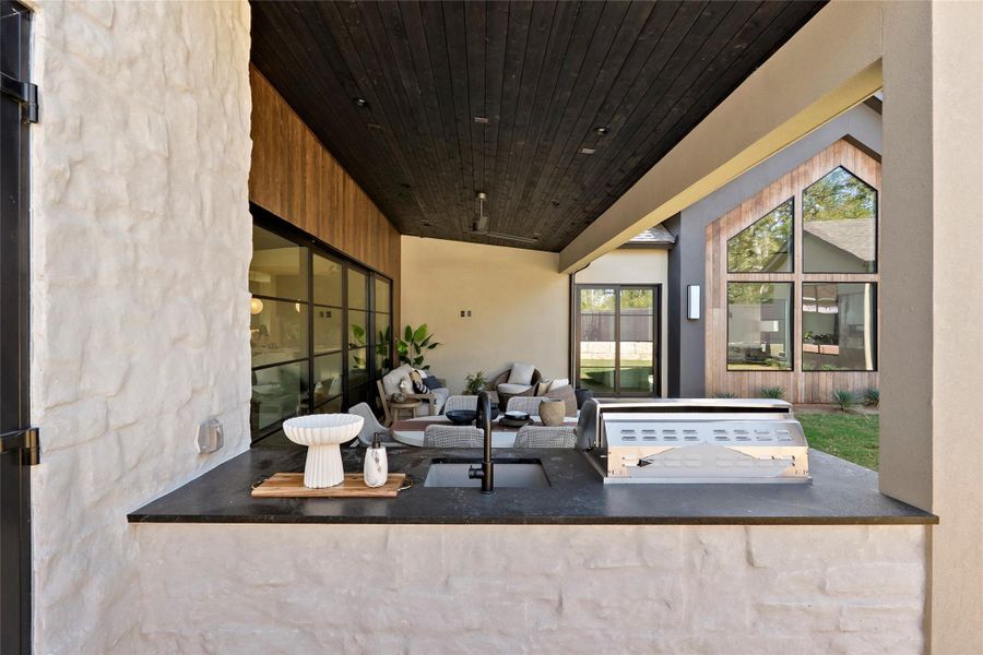 Outdoor Kitchen