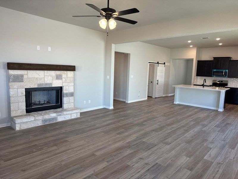 Spacious, unfurnished interior of a new home in Covenant Park, Springtown (Image 7).