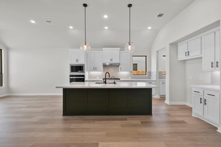 Gorgeous Open Concept Kitchen