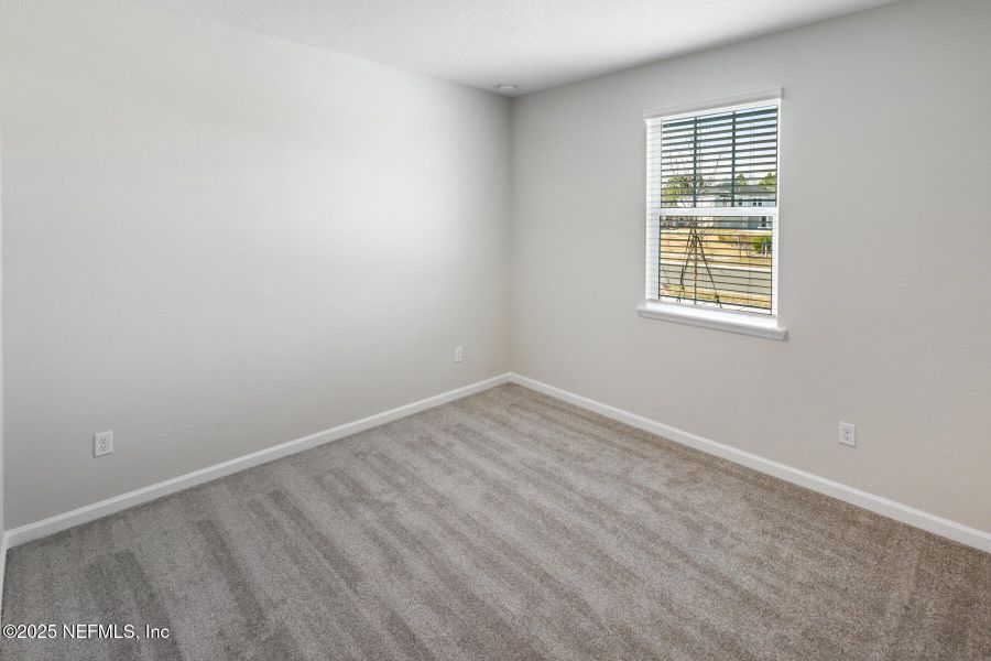 Spacious, unfurnished interior of a new home in Lakes at Bella Lago, Green Cove Springs (Image 20).