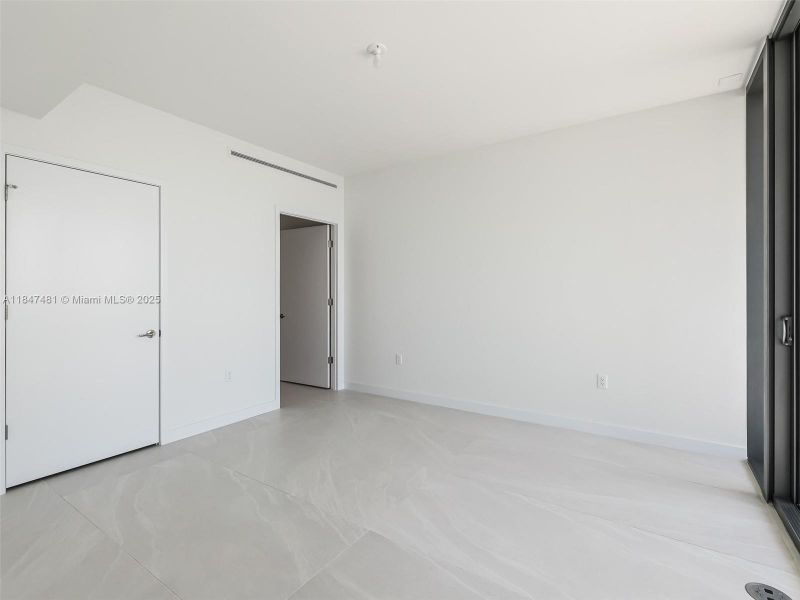 Spacious, unfurnished interior of a new home in Casamar, Pompano Beach (Image 20). Spacious, unfurnished interior of a new home in Casamar, Pompano Beach (Image 20).
