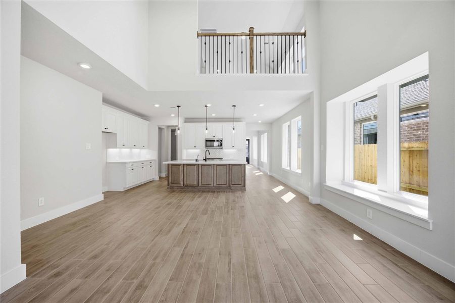 Spacious, unfurnished interior of a new home in Sienna, Missouri City (Image 16).