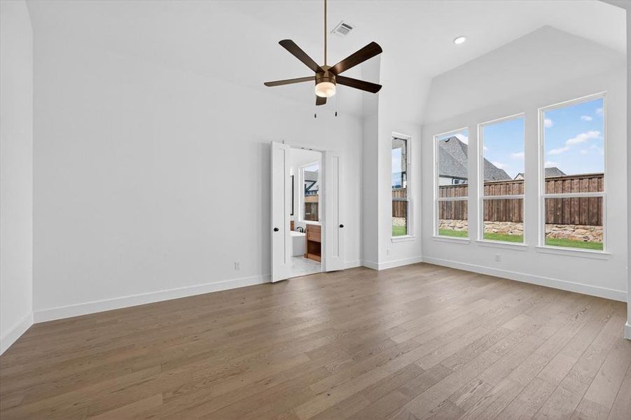 Spacious, unfurnished interior of a new home in Quail Hollow, Rockwall (Image 24).
