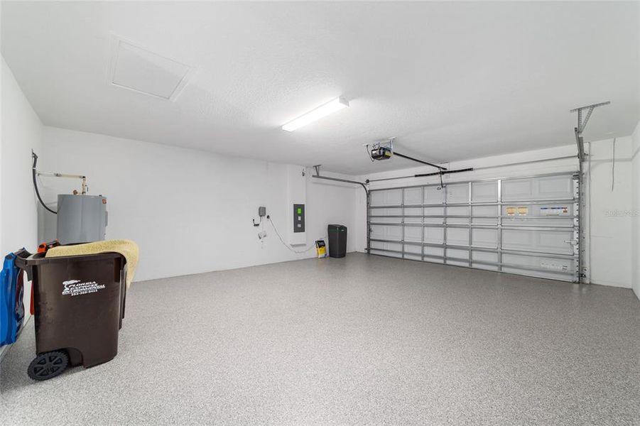 Spacious, unfurnished interior of a new home in , Ocala (Image 27).