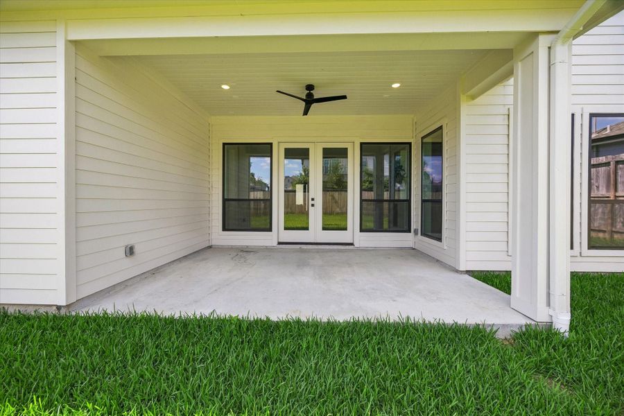 Exterior details and patio area of a home in , Houston (Image 4).