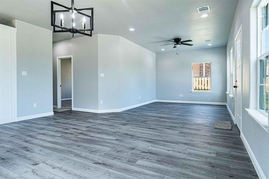 Spacious, unfurnished interior of a new home in , Granbury (Image 12).