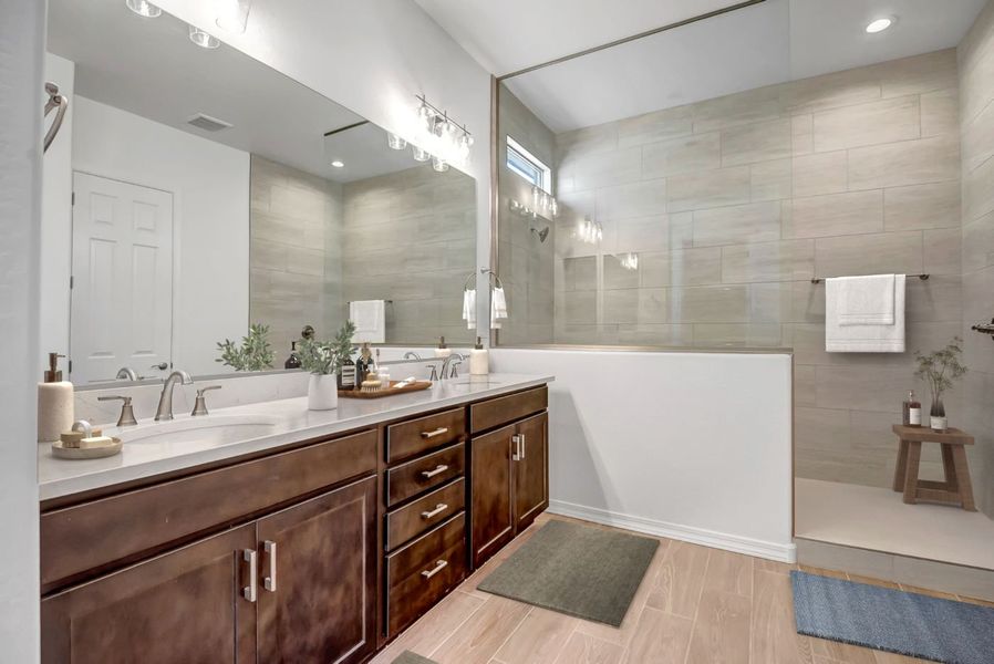 Furnished interior view inside a new home in Legends at Thunderbird, Glendale (Image 27). Furnished interior view inside a new home in Legends at Thunderbird, Glendale (Image 27).