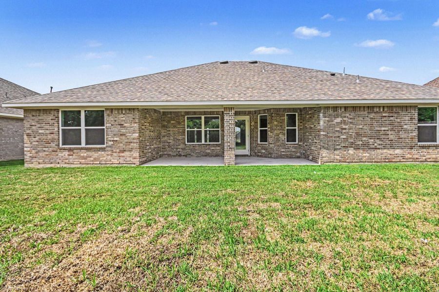 Exterior details and patio area of a home in , Angleton (Image 18).