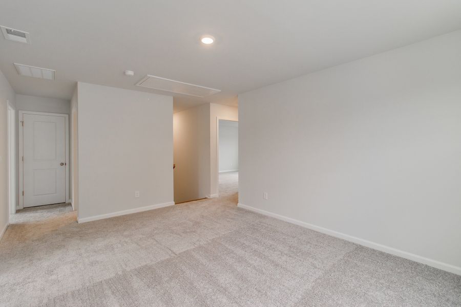 Spacious, unfurnished interior of a new home in Bluefield, Lexington (Image 27). Spacious, unfurnished interior of a new home in Bluefield, Lexington (Image 27).