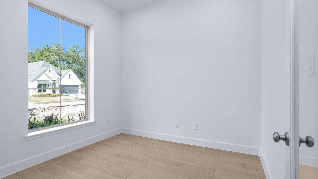 Spacious, unfurnished interior of a new home in Artavia 45', Conroe (Image 12).