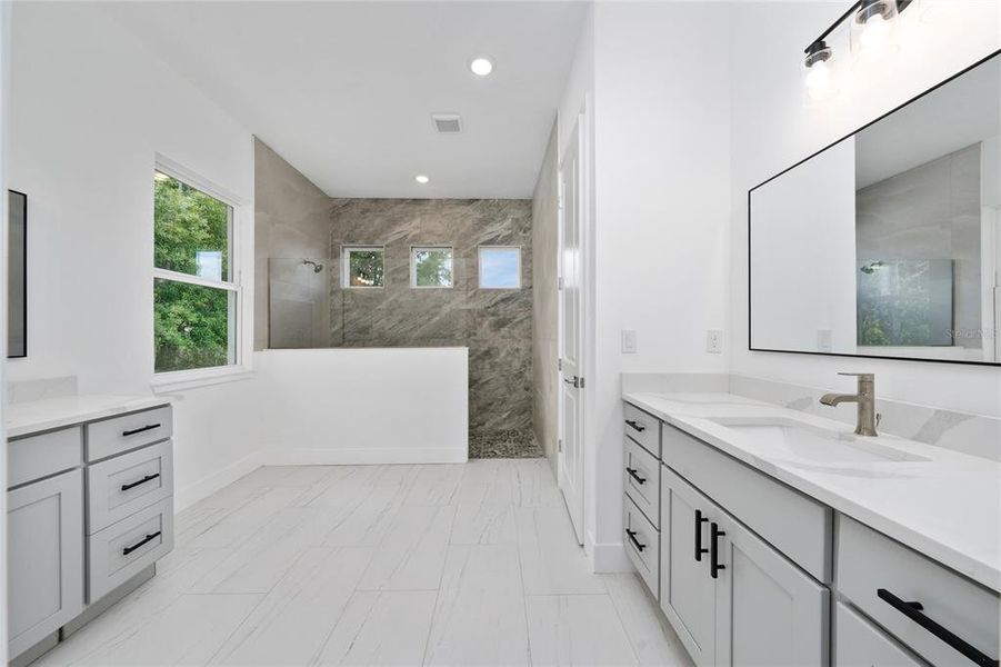 Furnished interior view inside a new home in , Orlando (Image 9).