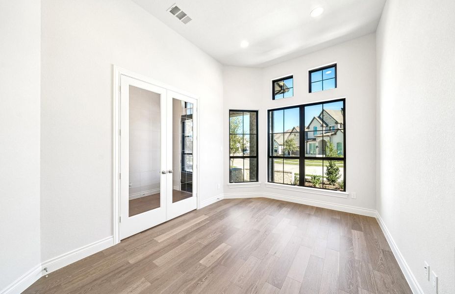 Spacious, unfurnished interior of a new home in Bridgeland 60′, Cypress (Image 31).