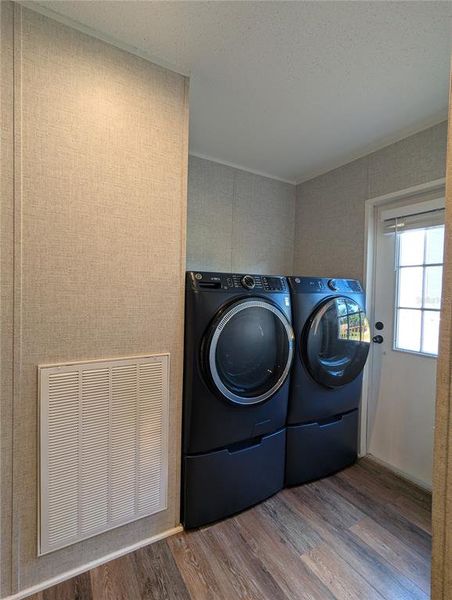 Close-up of interior finishes inside a home in , Lake Wales (Image 9).