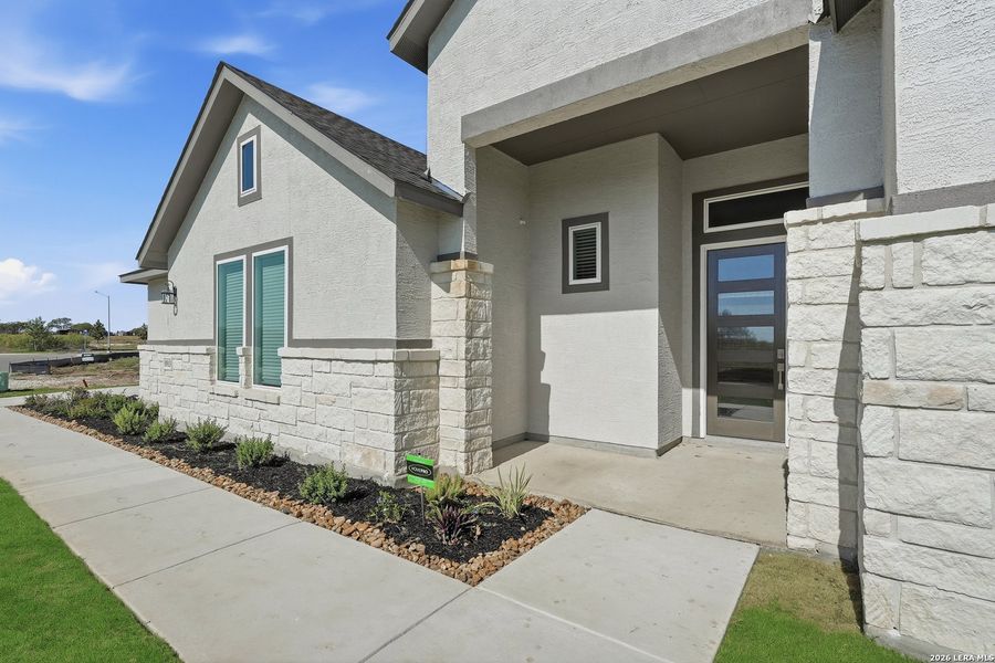 Exterior details and patio area of a home in Sienna Lakes, San Antonio (Image 4).