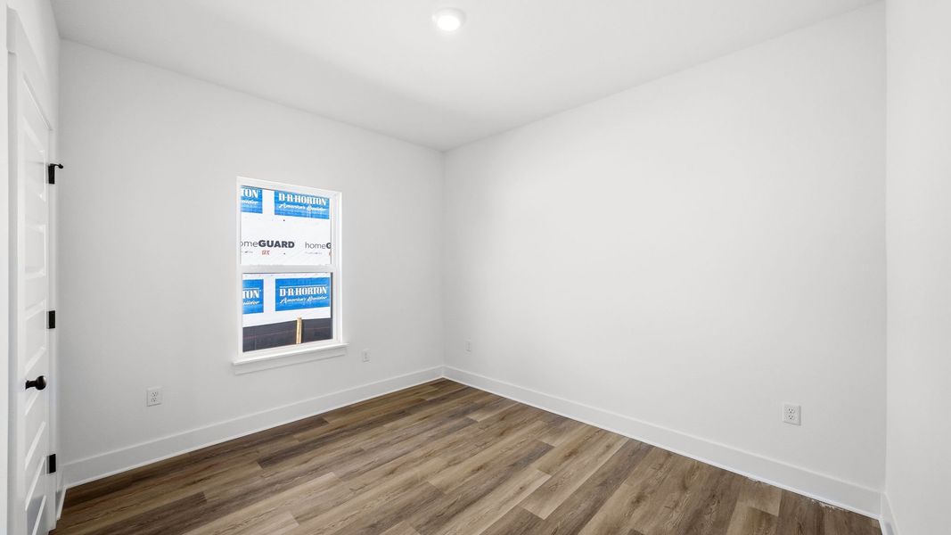 Spacious, unfurnished interior of a new home in Colonial East, Panama City Beach (Image 21).