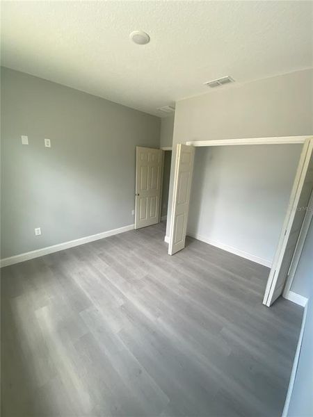 Spacious, unfurnished interior of a new home in , Deland (Image 5).