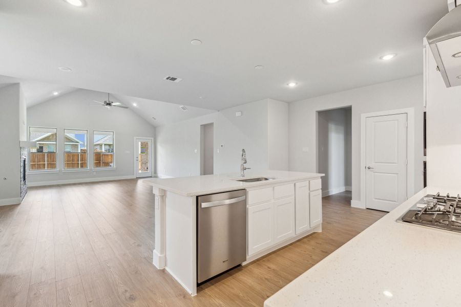 Furnished interior view inside a new home in Dove Hollow, Waxahachie (Image 8).