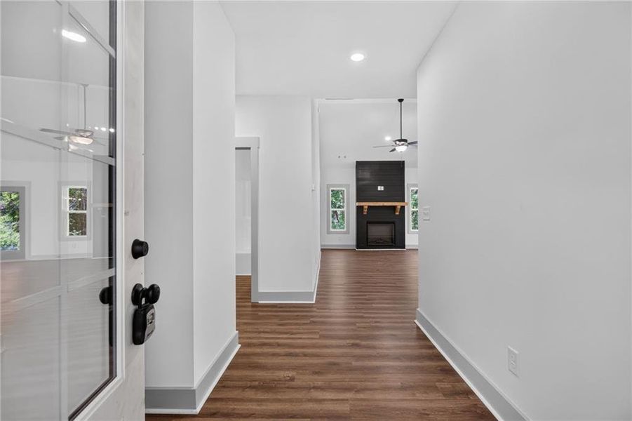 Spacious, unfurnished interior of a new home in , Silver Creek (Image 23).