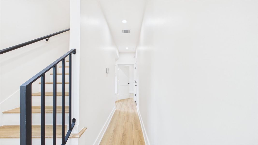 Spacious, unfurnished interior of a new home in , Houston (Image 14).